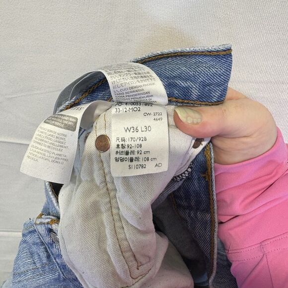 Levi’s 501 Light Wash Distressed Button Fly Jeans Straight Relaxed Men’s W36 L30 - Picture 5 of 7